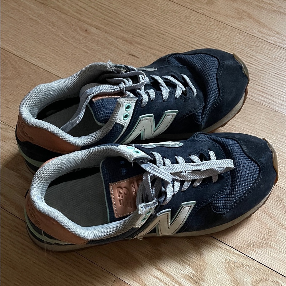 New Balance Women’s Navy and Tan Sneakers - Picture 6 of 7